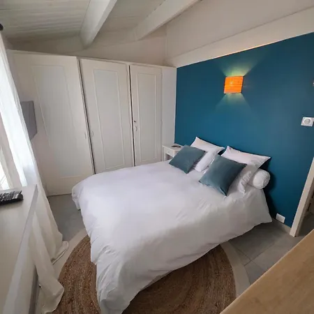 Maison Bord De *